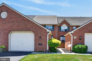 207 PINE BRIDGE LN, Lancaster, PA 17603