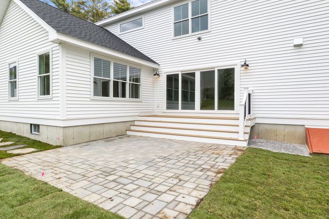16 Briar Road, Hampton, NH 03842