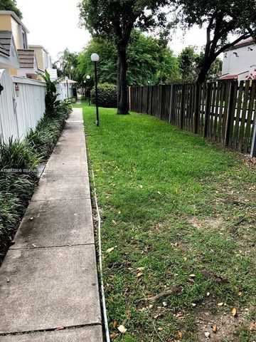 6840 SW 45th Ln 4, Miami, FL 33155