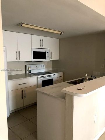 6840 SW 45th Ln 4, Miami, FL 33155