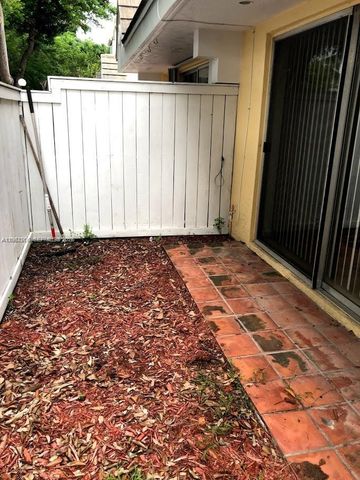 6840 SW 45th Ln 4, Miami, FL 33155