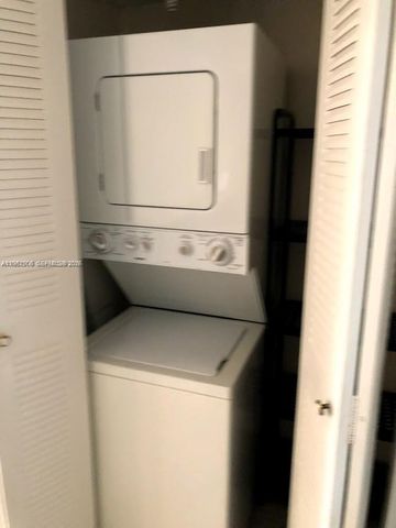 6840 SW 45th Ln 4, Miami, FL 33155