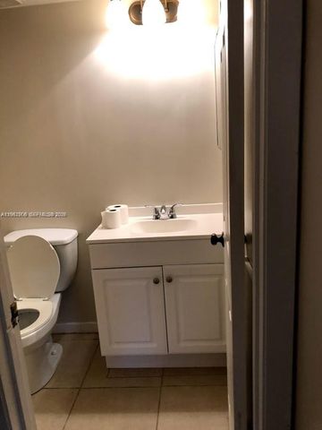 6840 SW 45th Ln 4, Miami, FL 33155