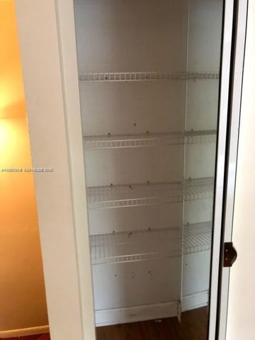 6840 SW 45th Ln 4, Miami, FL 33155