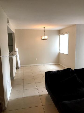 6840 SW 45th Ln 4, Miami, FL 33155