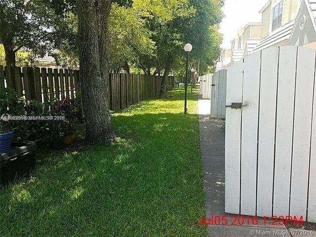 6840 SW 45th Ln 4, Miami, FL 33155