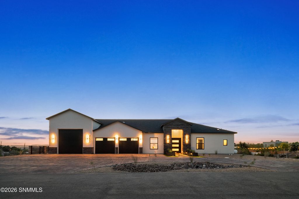 4233 Colt Road, Las Cruces, NM 88011