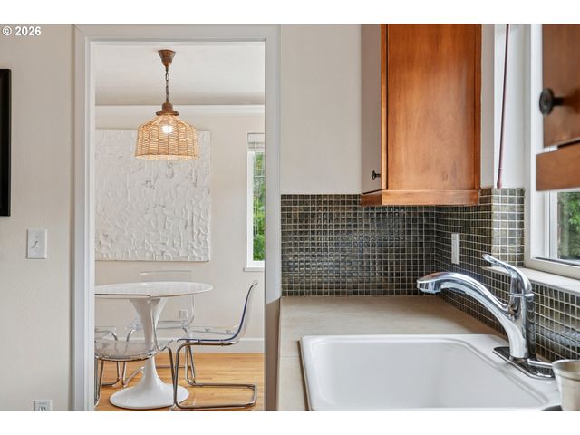 1401 Nw 23RD Ave, Portland, OR 97210