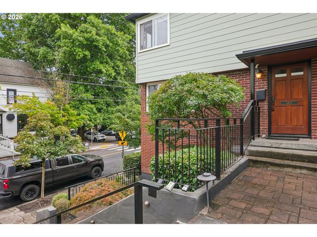 1401 Nw 23RD Ave, Portland, OR 97210