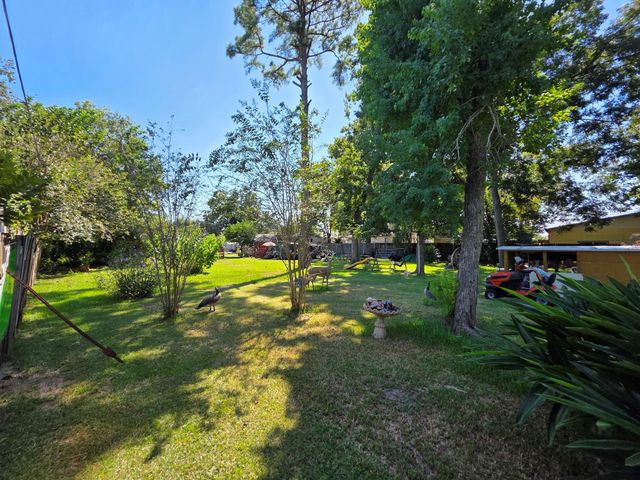 806 Miles Road, Bacliff, TX 77518