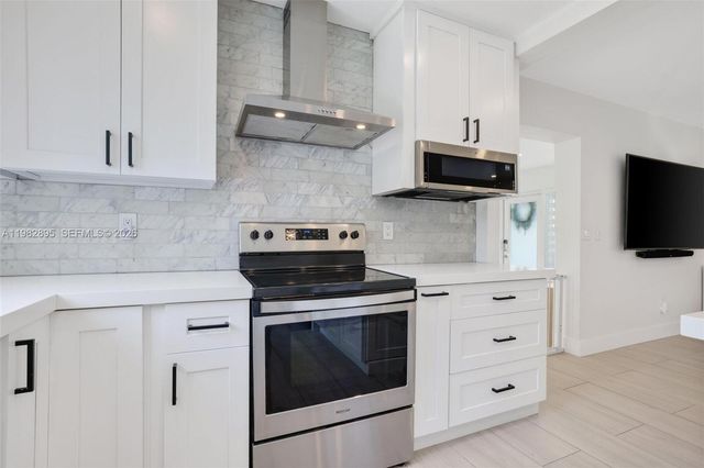 5830 SW 51st Ter, Miami, FL 33155