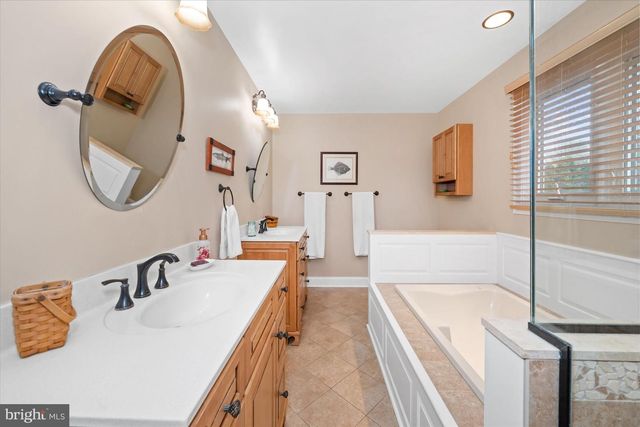 111 RAMUNNO CIR, Hockessin, DE 19707