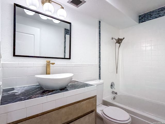 7039 San Pedro Ave Apt 411, San Antonio, TX 78216