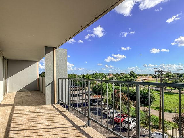 7039 San Pedro Ave Apt 411, San Antonio, TX 78216