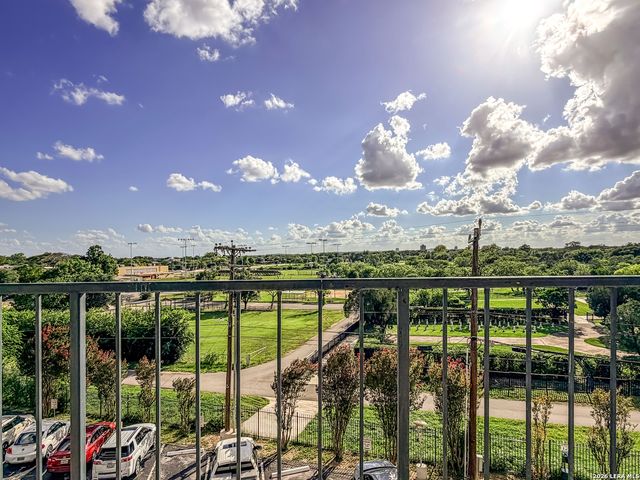 7039 San Pedro Ave Apt 411, San Antonio, TX 78216