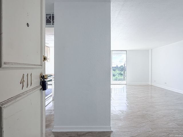 7039 San Pedro Ave Apt 411, San Antonio, TX 78216