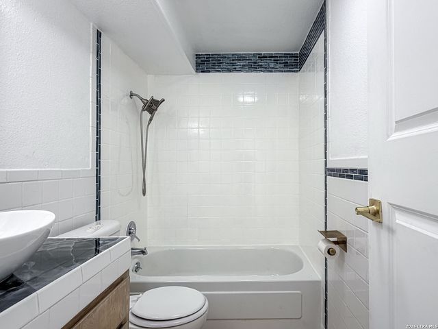 7039 San Pedro Ave Apt 411, San Antonio, TX 78216