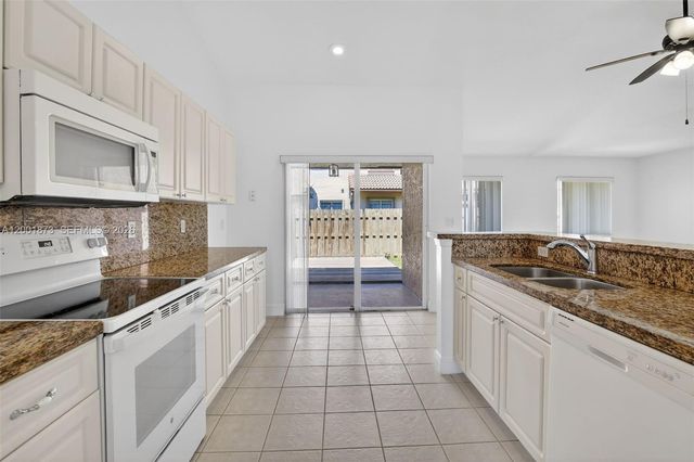 10907 W Broward Blvd, Plantation, FL 33324