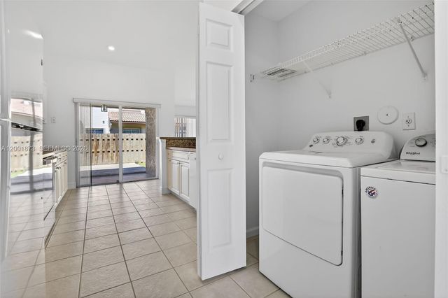 10907 W Broward Blvd, Plantation, FL 33324