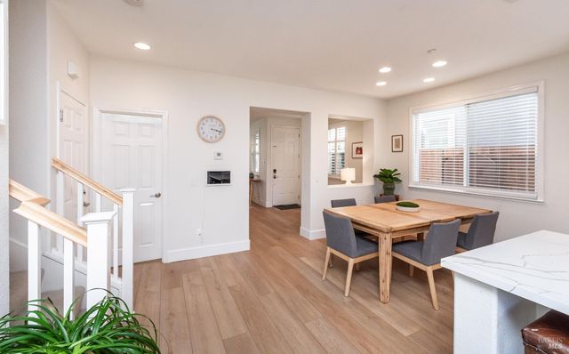 984 Hogwarts Cir, Petaluma, CA 94954