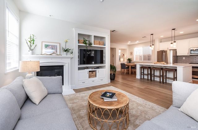 984 Hogwarts Cir, Petaluma, CA 94954