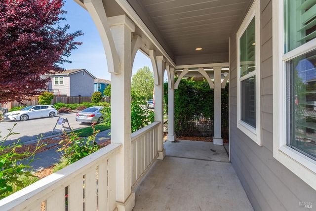 984 Hogwarts Cir, Petaluma, CA 94954