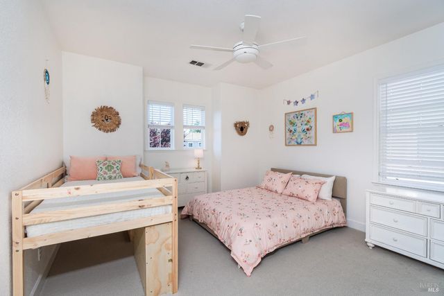 984 Hogwarts Cir, Petaluma, CA 94954