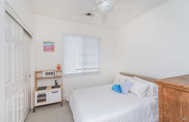 984 Hogwarts Cir, Petaluma, CA 94954