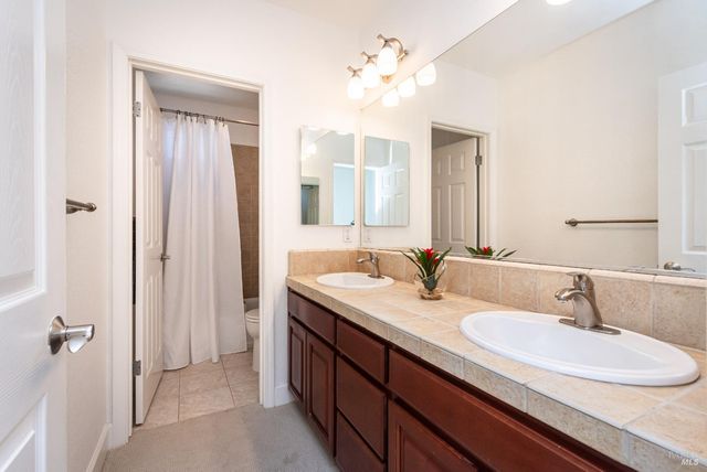 984 Hogwarts Cir, Petaluma, CA 94954