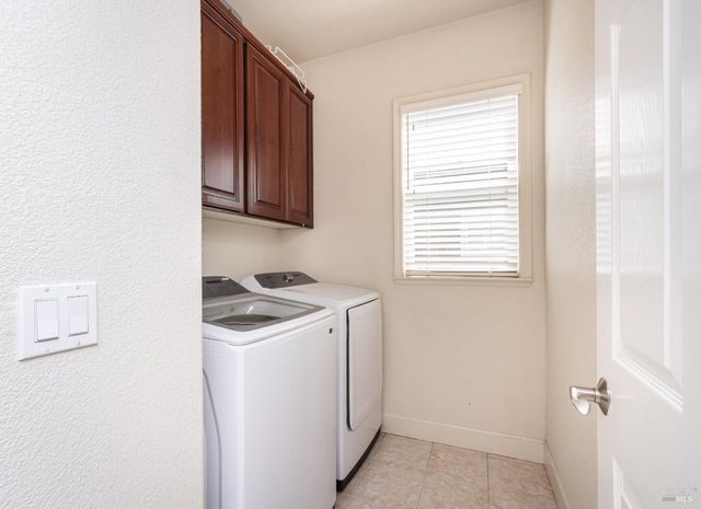 984 Hogwarts Cir, Petaluma, CA 94954