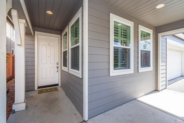 984 Hogwarts Cir, Petaluma, CA 94954