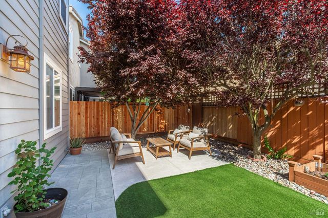 984 Hogwarts Cir, Petaluma, CA 94954