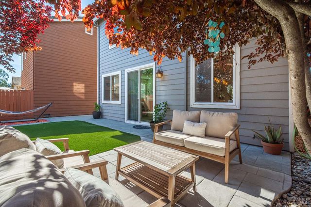 984 Hogwarts Cir, Petaluma, CA 94954