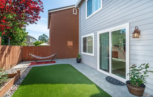 984 Hogwarts Cir, Petaluma, CA 94954