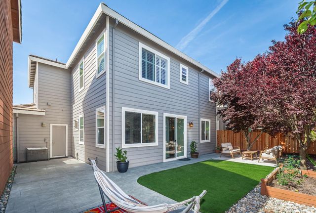 984 Hogwarts Cir, Petaluma, CA 94954