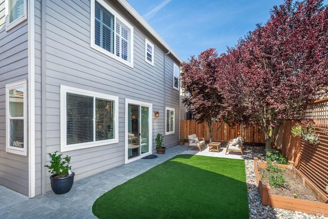 984 Hogwarts Cir, Petaluma, CA 94954