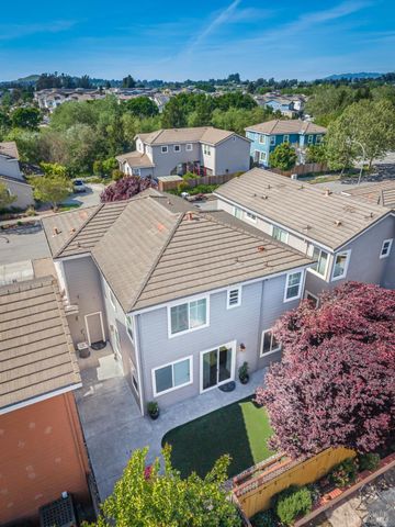 984 Hogwarts Cir, Petaluma, CA 94954