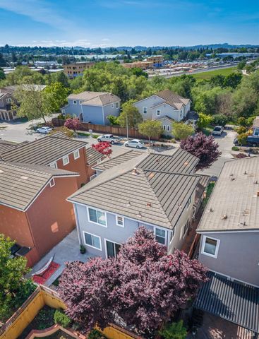 984 Hogwarts Cir, Petaluma, CA 94954