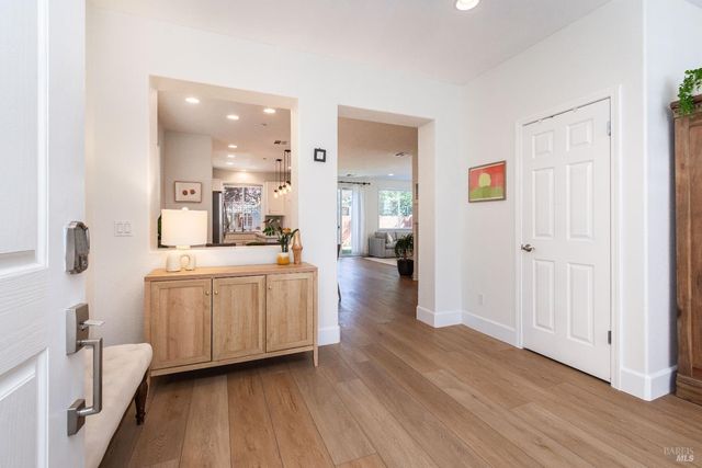 984 Hogwarts Cir, Petaluma, CA 94954