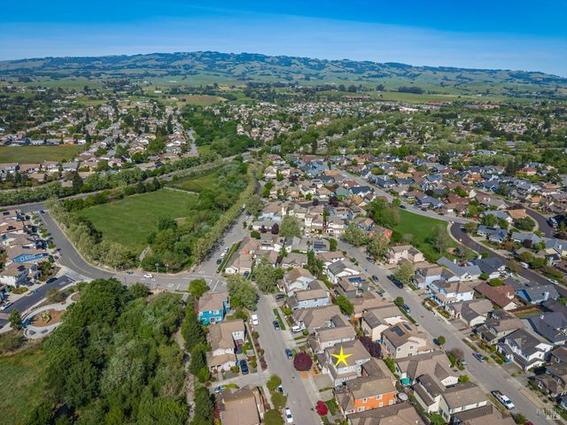 984 Hogwarts Cir, Petaluma, CA 94954