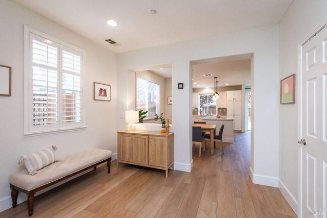 984 Hogwarts Cir, Petaluma, CA 94954