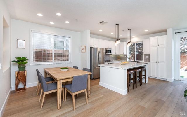 984 Hogwarts Cir, Petaluma, CA 94954