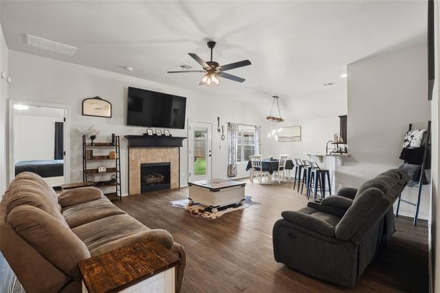 1412 SE 6th Street, Moore, OK 73160