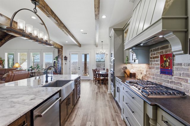 208 Shady Oaks Drive, Runaway Bay, TX 76426