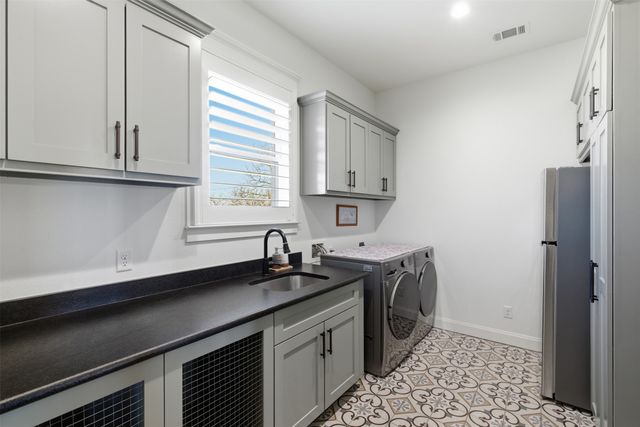 208 Shady Oaks Drive, Runaway Bay, TX 76426