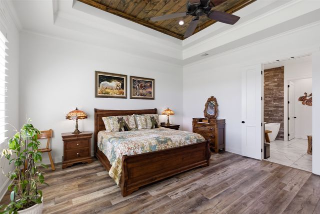 208 Shady Oaks Drive, Runaway Bay, TX 76426