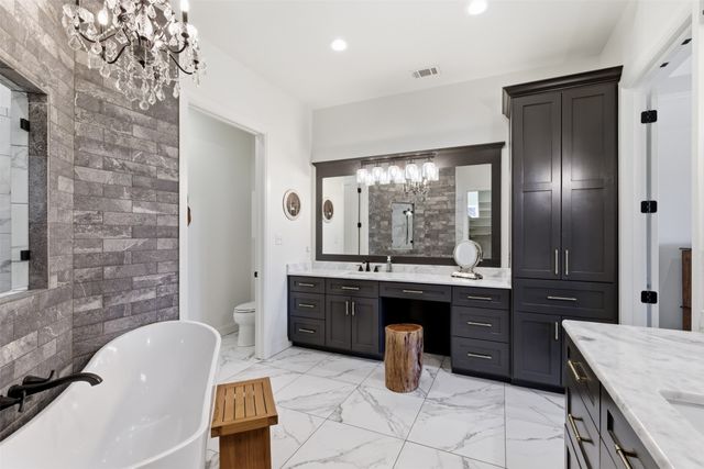 208 Shady Oaks Drive, Runaway Bay, TX 76426