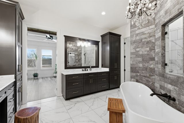 208 Shady Oaks Drive, Runaway Bay, TX 76426