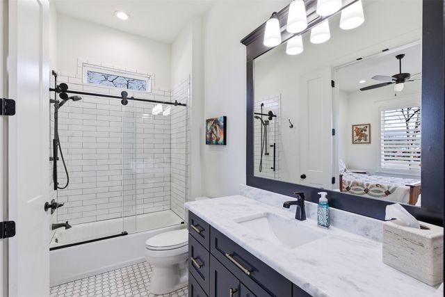 208 Shady Oaks Drive, Runaway Bay, TX 76426