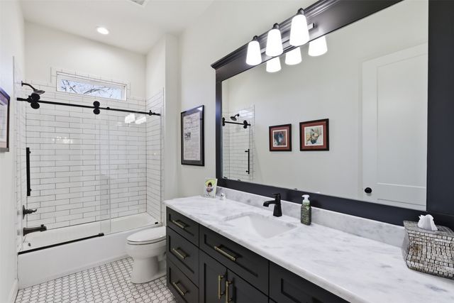 208 Shady Oaks Drive, Runaway Bay, TX 76426